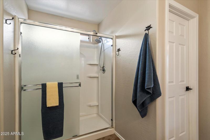 Primary Suite Fullsized Walk-in Shower!!