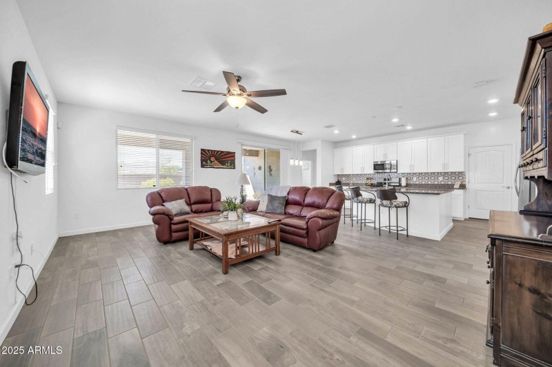 20487 W Minnezona Ave-8