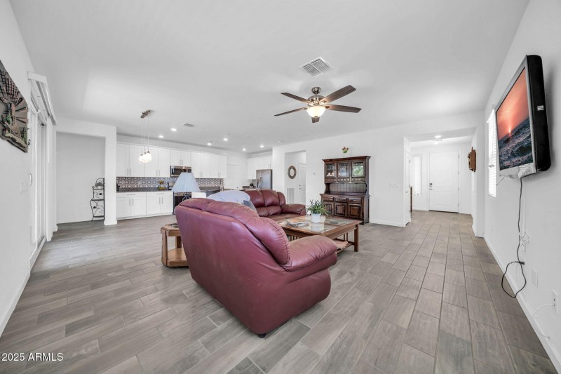 20487 W Minnezona Ave-9