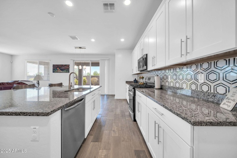 20487 W Minnezona Ave-13