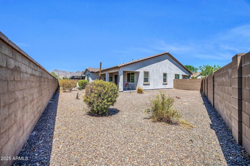 20487 W Minnezona Ave-31