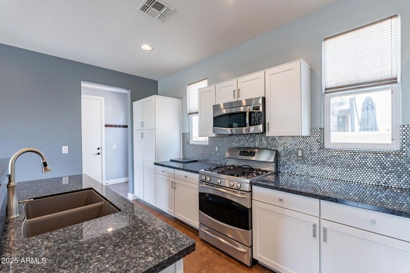 13-web-or-mls-Lakewood-13