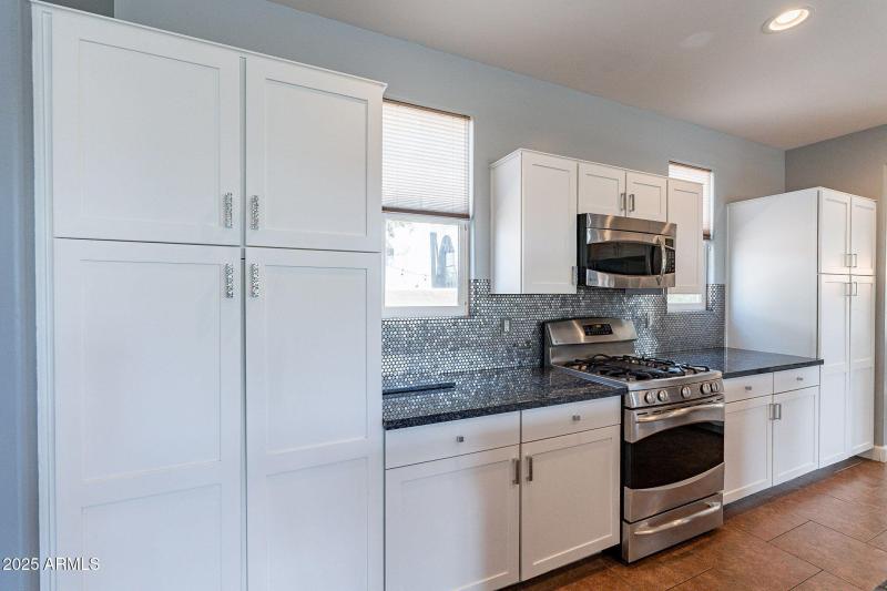 17-web-or-mls-Lakewood-17