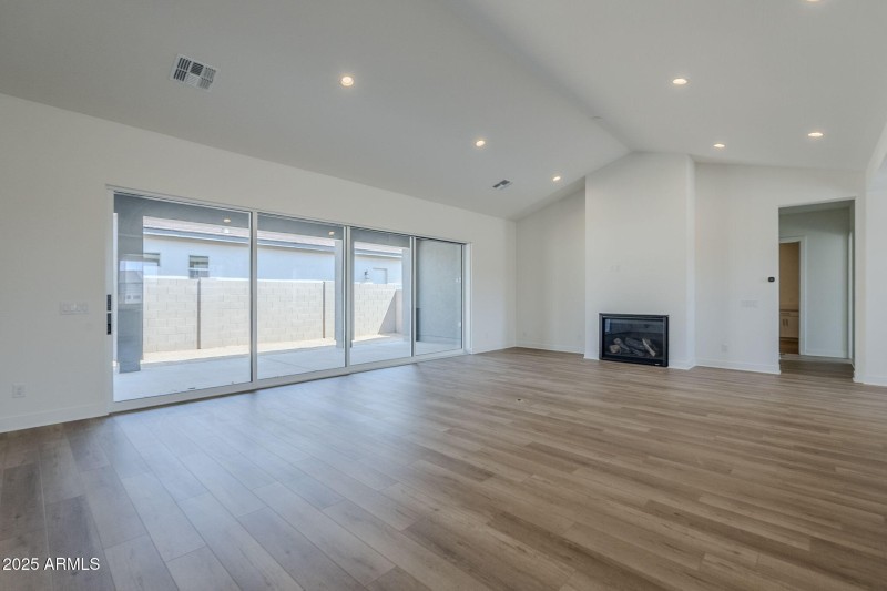 10-web-or-mls-Luckenbach-10 (2)