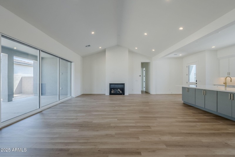 9-web-or-mls-Luckenbach-9