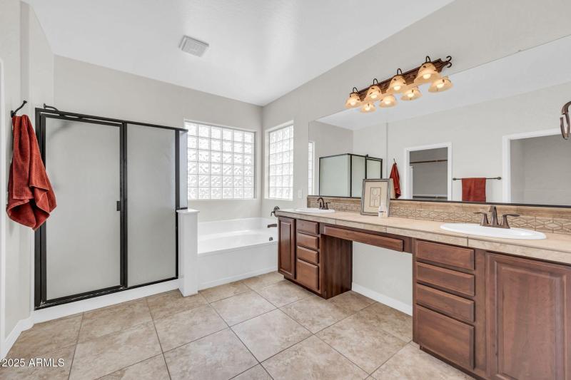 Step-in Shower & Soaking Tub
