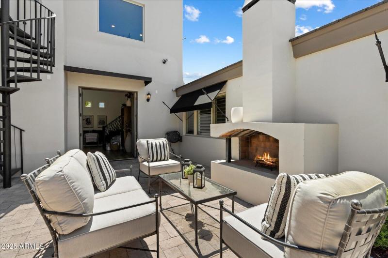 Patio w/Fireplace