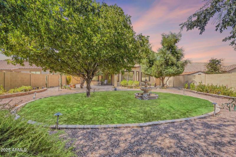 E Carob Dr so peaceful