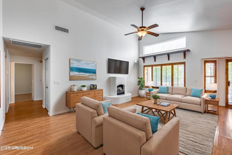 13 - Living Room - Standard - 8