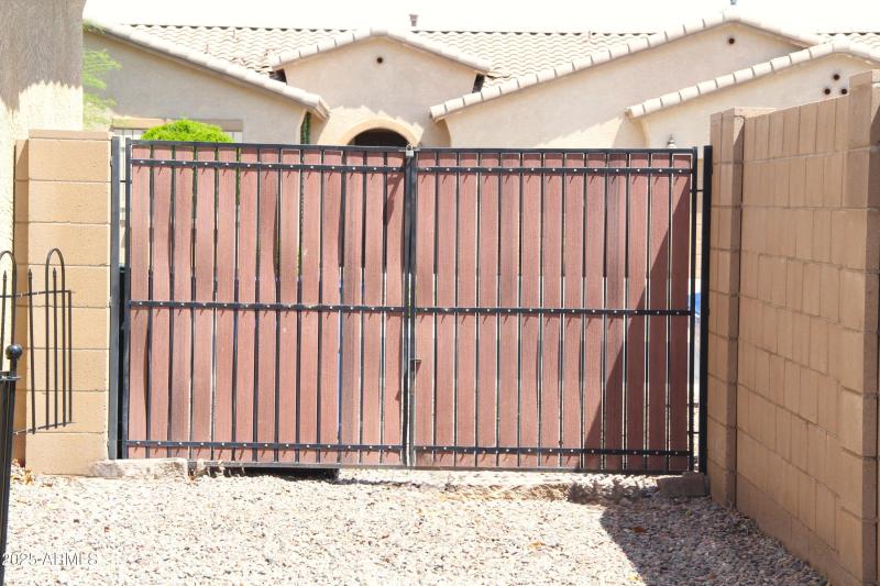 rv gate for extra storage