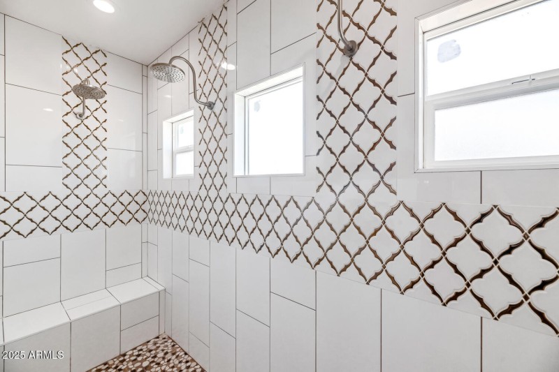 2303 W Marshall Ave-large-014-017-2303 W