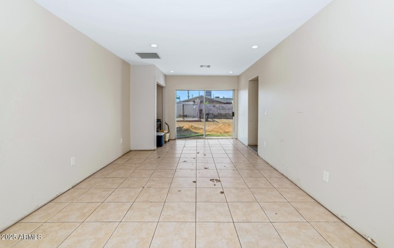 2303 W Marshall Ave-large-021-003-2303 W