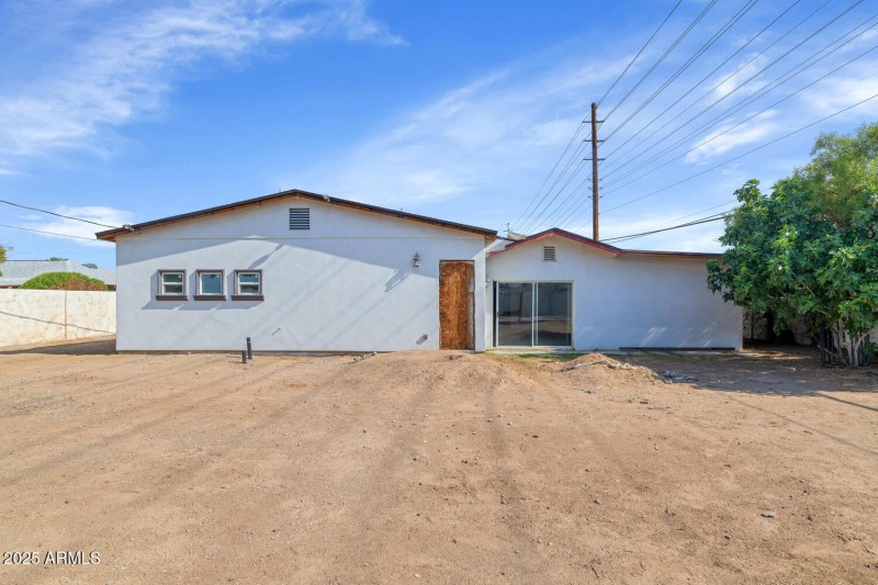 2303 W Marshall Ave-large-024-027-2303 W