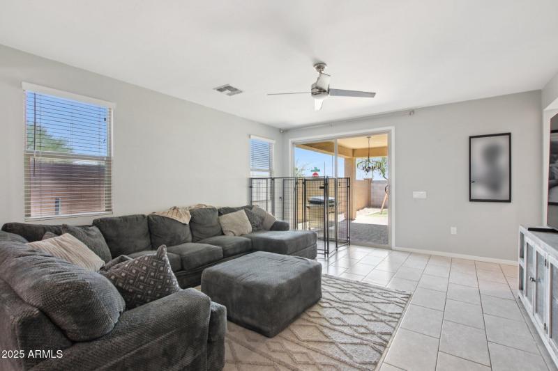 9-web-or-mls-W Tenia Trail-S2108-007