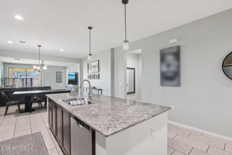 19-web-or-mls-W Tenia Trail-S2108-017