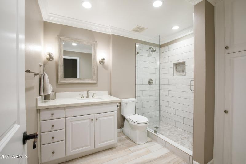 4227 N 62nd St-33