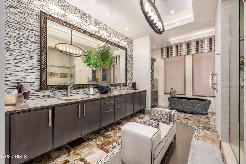 Interior View 15 Bath 1