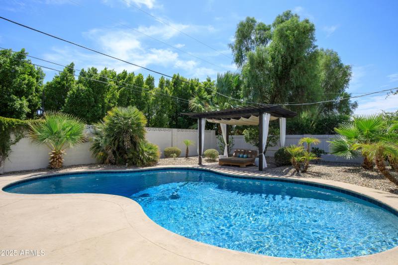 4227 N 62nd St-58