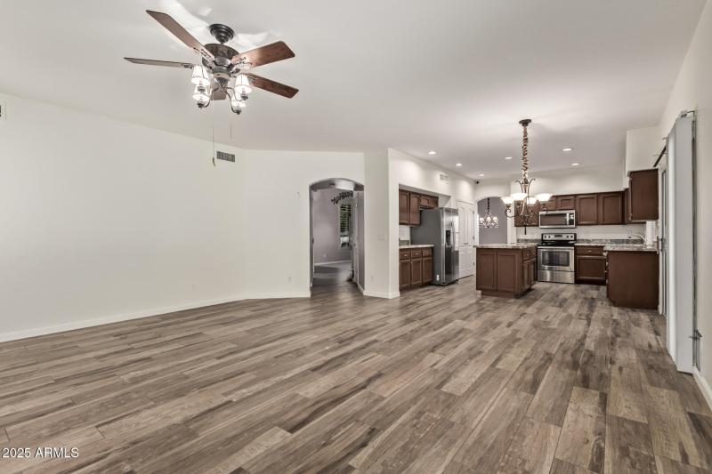 GREAT SIZED FAMILY ROOM