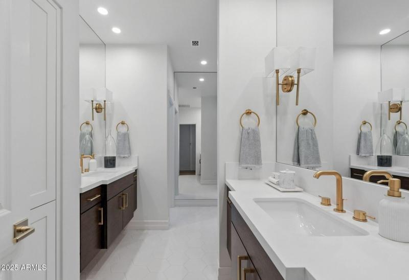 031_Primary Bathroom