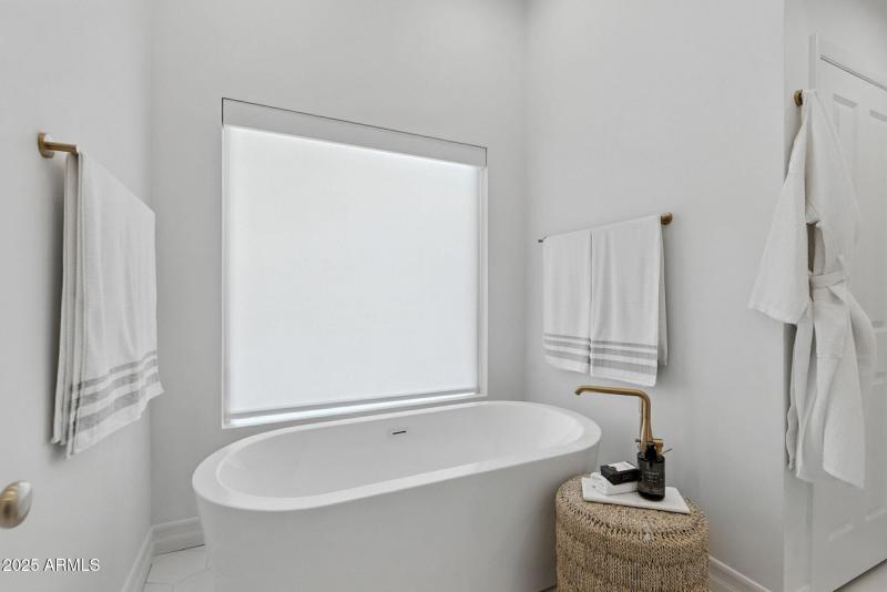 032_Primary Bathroom