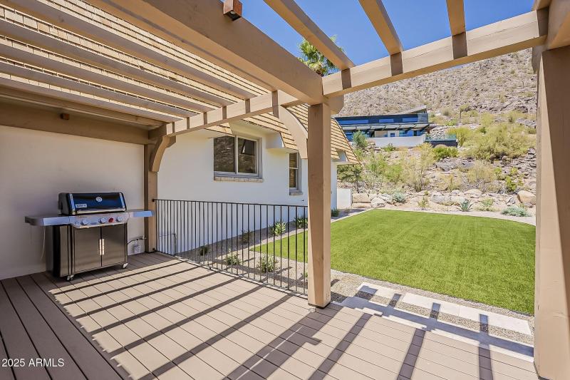 048_Wraparound Deck BBQ