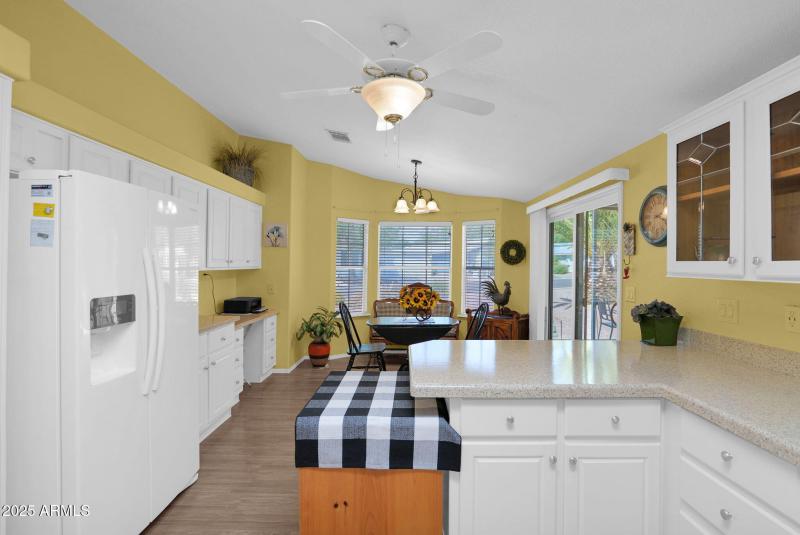 Dinette - Lots of Windows