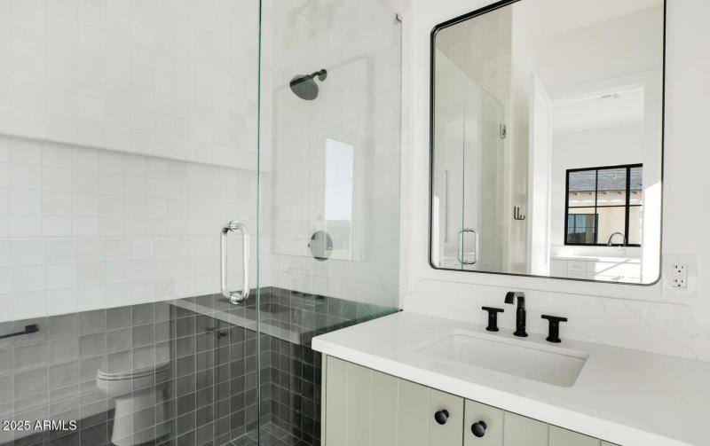 20230922043541710037000000-o