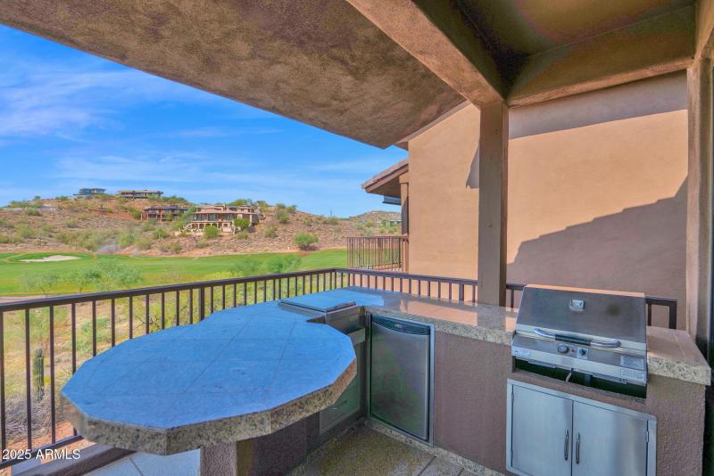 Patio with Gas BBQ & Refrigerator