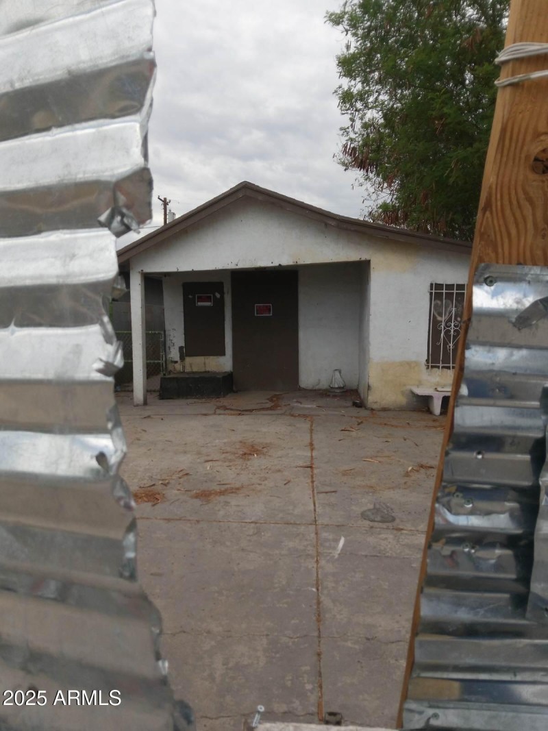 house through front gate