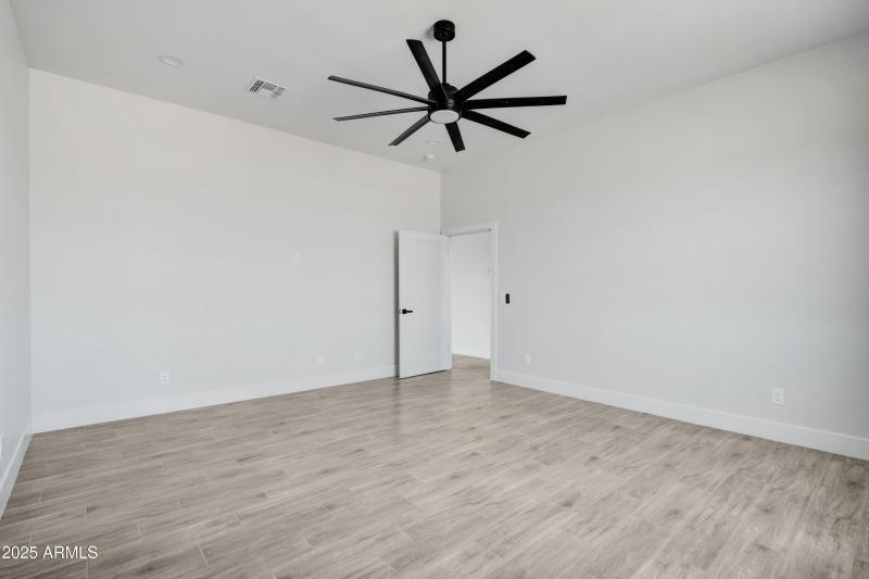 Listing Pictures -49