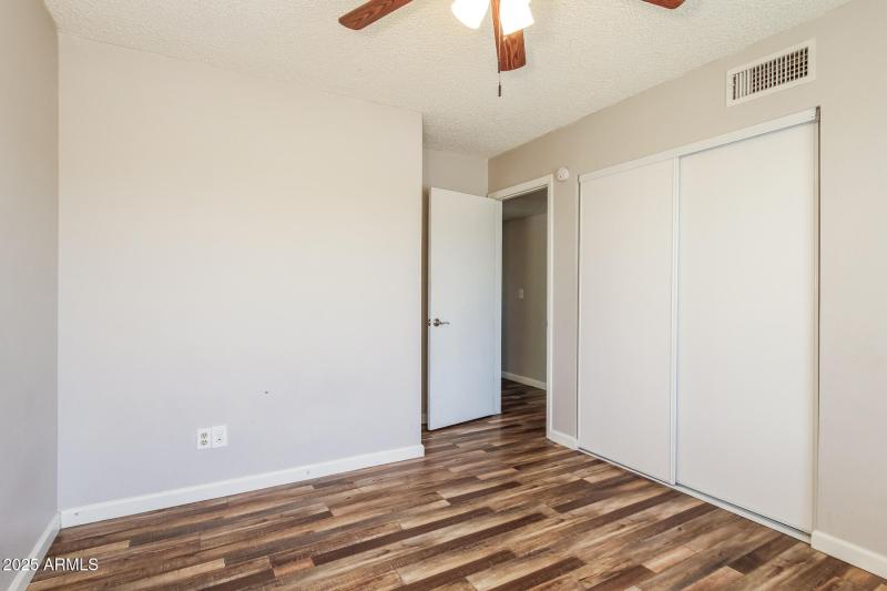 016-photo-bedroom-14732351