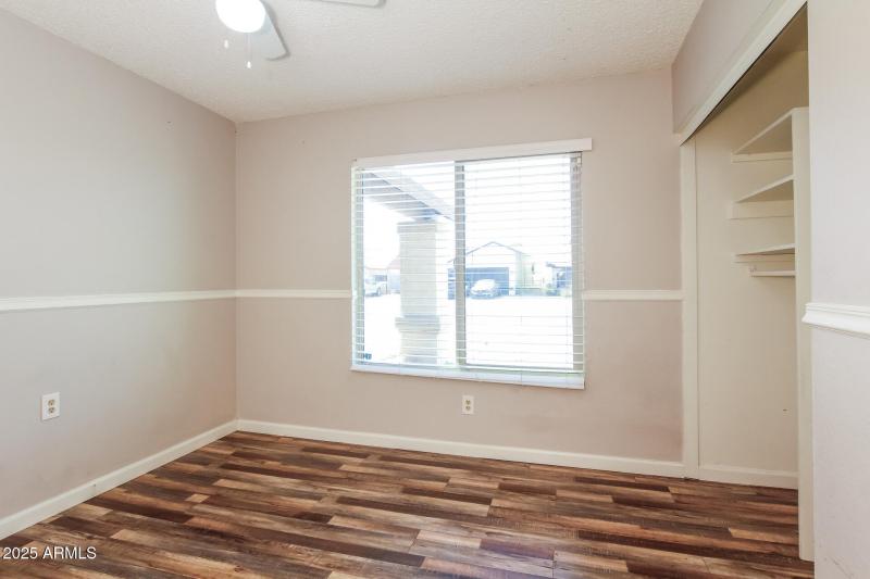 017-photo-bedroom-14732352