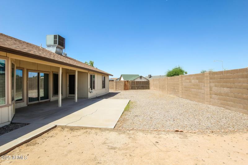 019-photo-rear-view-14732354