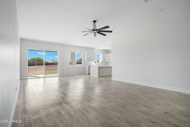 Listing Pictures -22