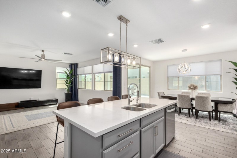 Kitchen & Dining Room