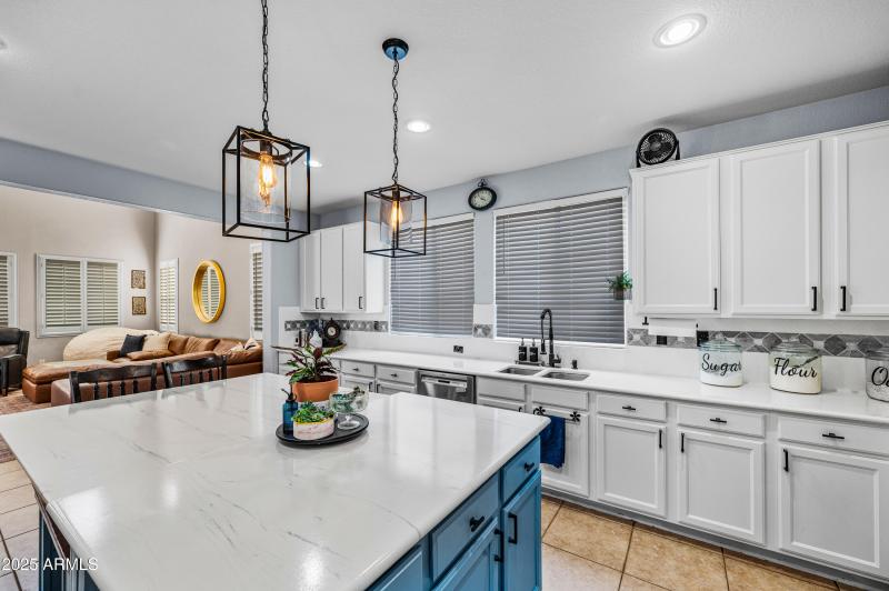 1155 W Laredo Ave-12