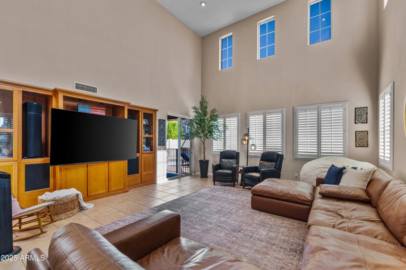 1155 W Laredo Ave-20