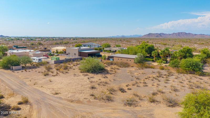 08-West White Feather