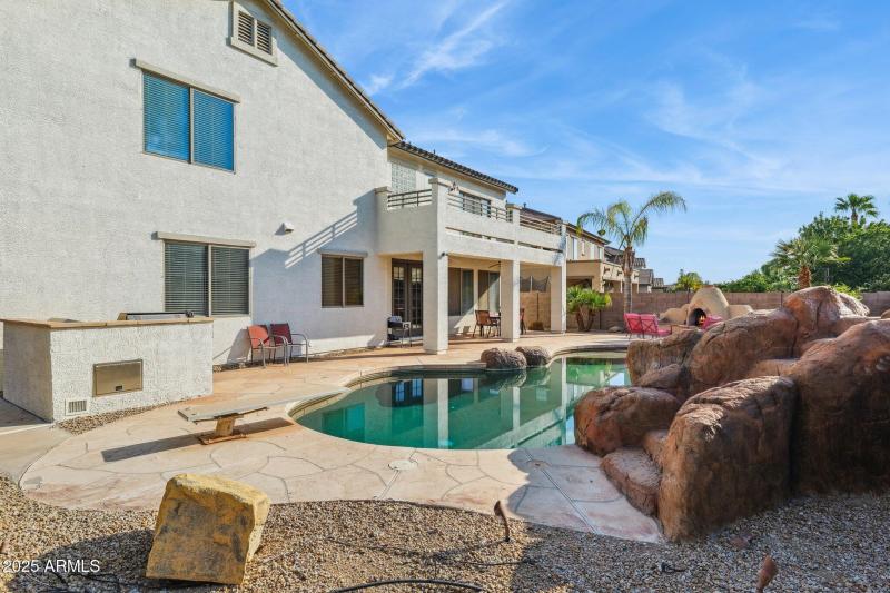 Back w/ Sparkling Pool