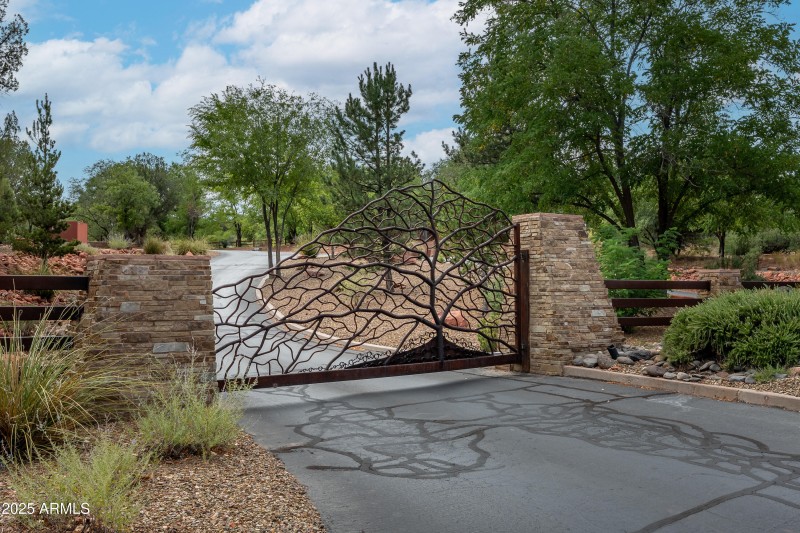 Entrance to Cross Creek Ranch