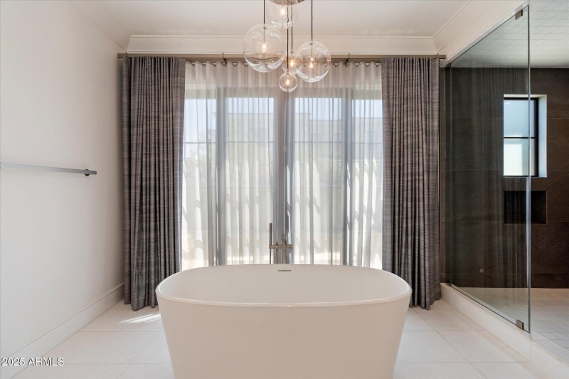 Soaking Tub & Steam Shower