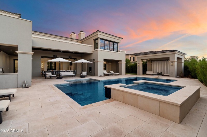 Resort Style Pool & Spa