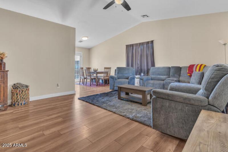 134004389373545629_134004389270613126_DS