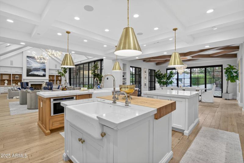 014_264_811_a4m_kitchen_pecan_368