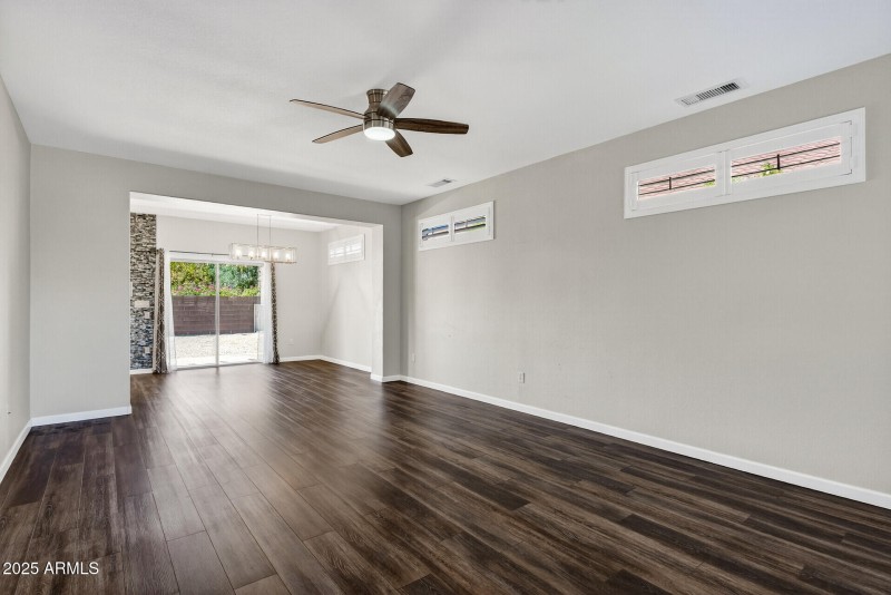 12_15735_W_Arrowhead_Dr11_mls