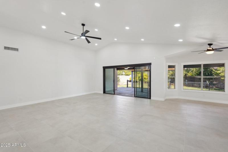 12-web-or-mls-E Estrid Ave-012