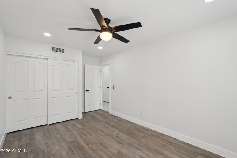 20-web-or-mls-E Estrid Ave-020