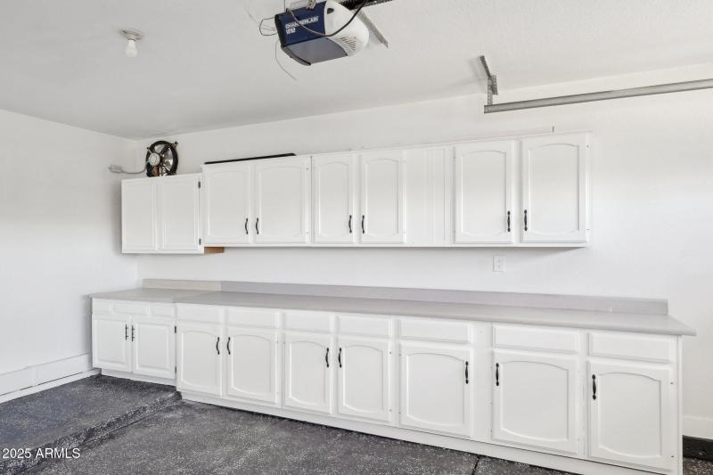 33-web-or-mls-E Estrid Ave-033