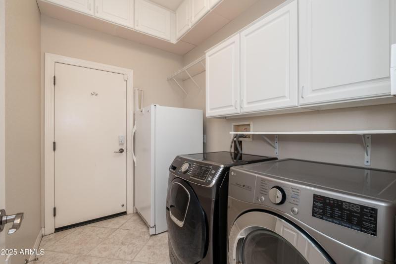 Laundry W/Cabinets